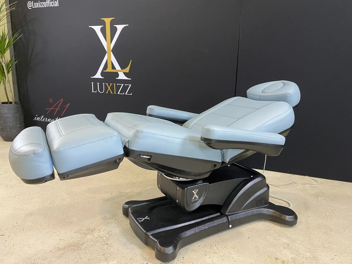 Luxizz Behandelstoel Okura SR1